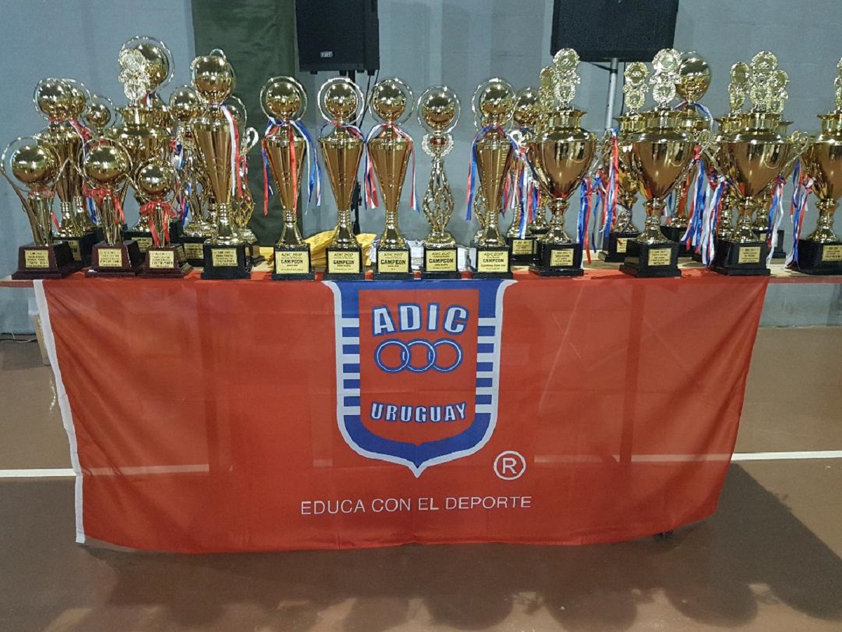 ¿Quiénes reciben copas y medallas este jueves en la premiación de la temporada 2021 en fútbol, básquetbol, handball y vóleibol?